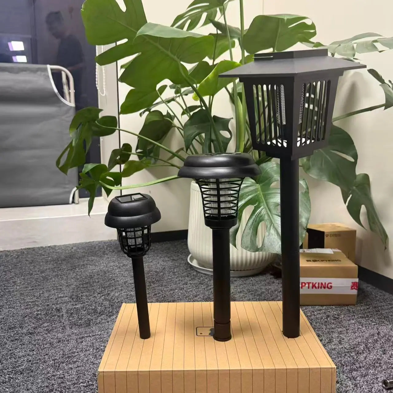 Illuminate Your Outdoors and Keep Mosquitoes Away with the Solar Mosquito Zapper Light – Versatile Garden Stake Lamp with Dual Modes and Weather Resistance