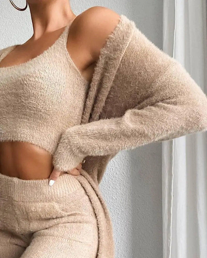 Cozy 3-Piece Fall & Winter Women's Pajama Set with Fuzzy Fleece Robe - Perfect for Lounging and Sleeping