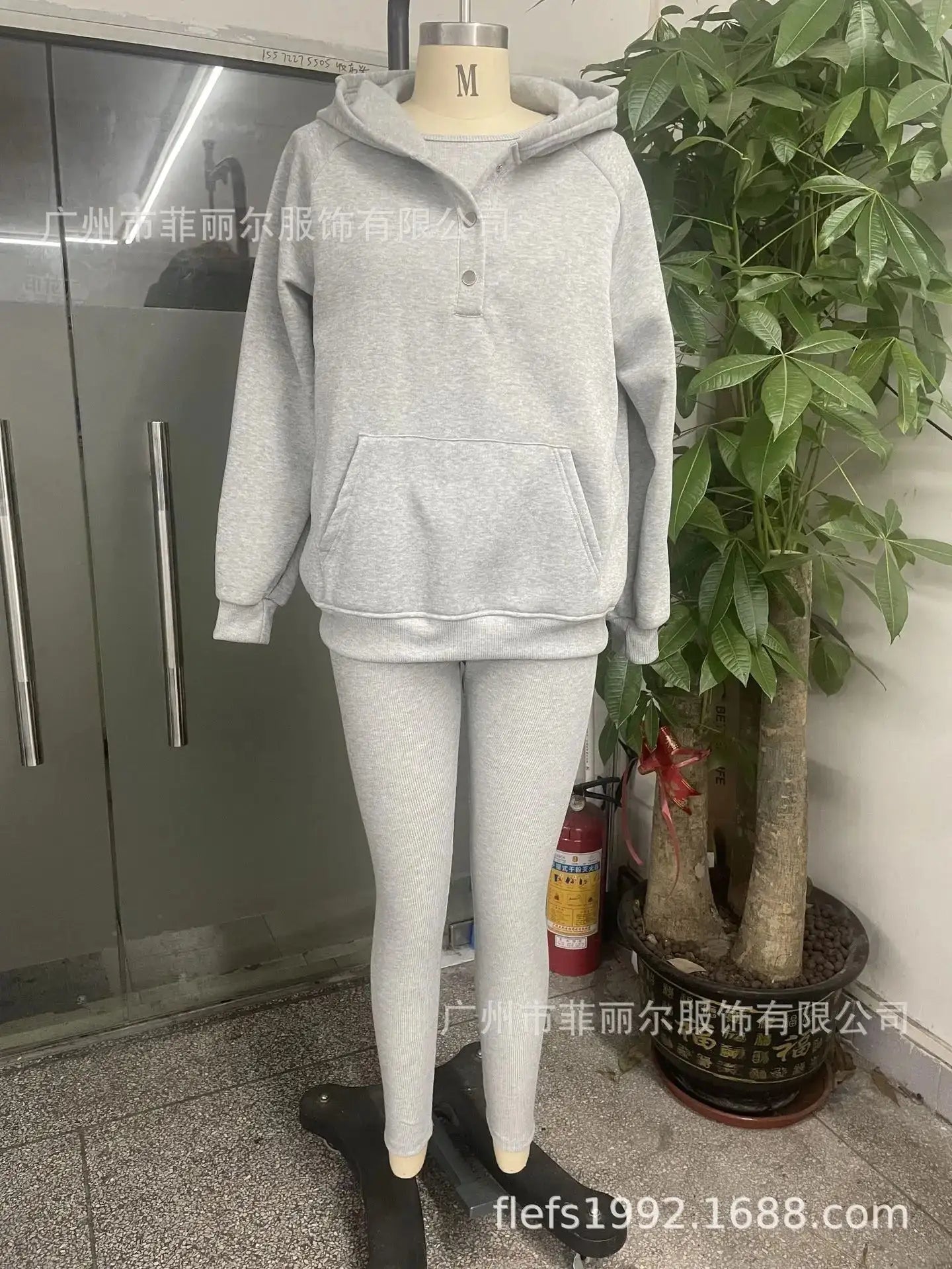 Stylish & Comfortable Women's Tracksuit Set for Gym, Workouts, Casual Wear | Lightweight Athleisure Two-Piece Outfit with Breathable Fabric