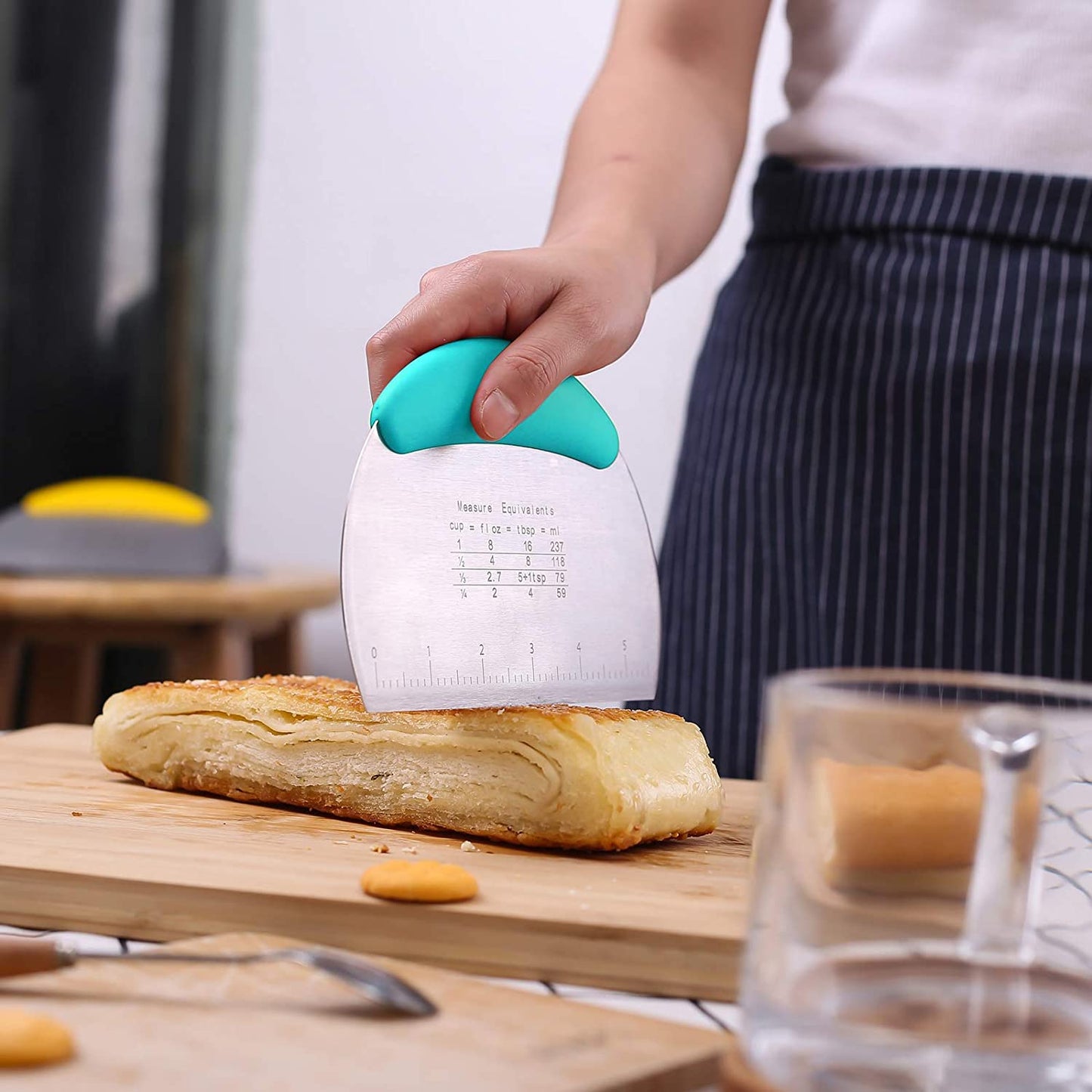 1 Pcs Dough Pastry Scraper Chopper/Stainless Steel Dough Scraper Cutter with Ergonomic Rubber Non-Slip Grip/Dough Scraper Cutter/Pro Pastry Pizza Cutter Chopper (Blue)