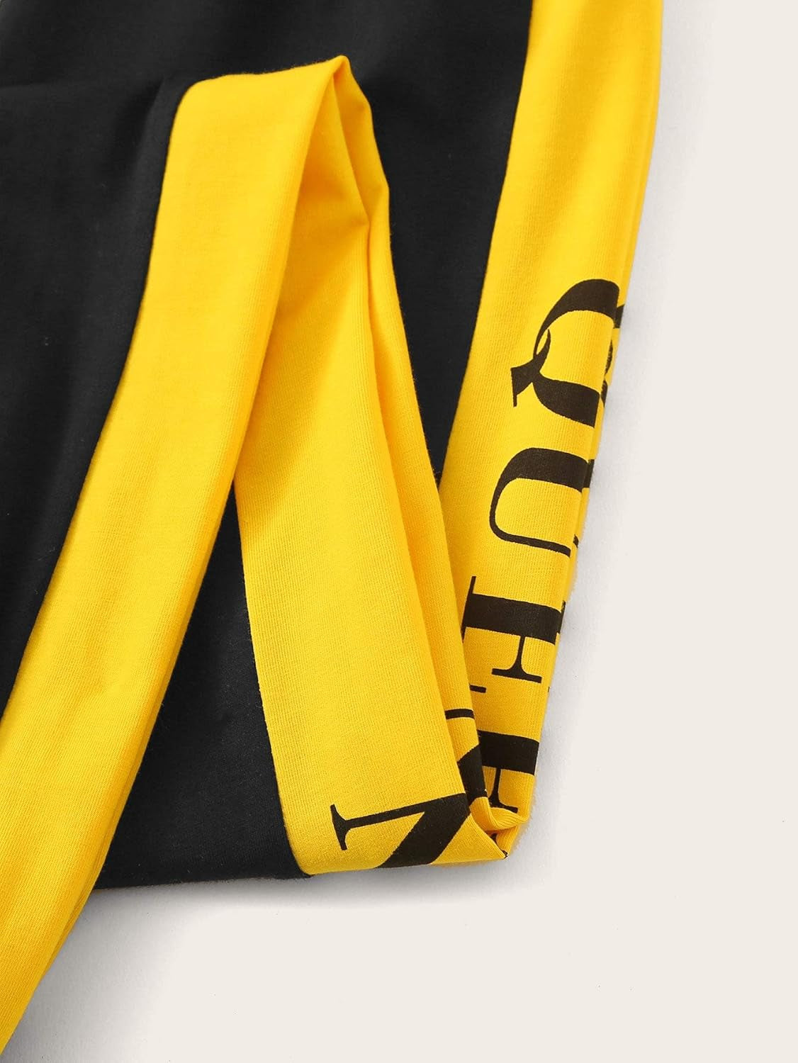 Stylish Girls 2 Piece Letter Graphic Crop Top and Legging Set for Trendy Young Fashionistas