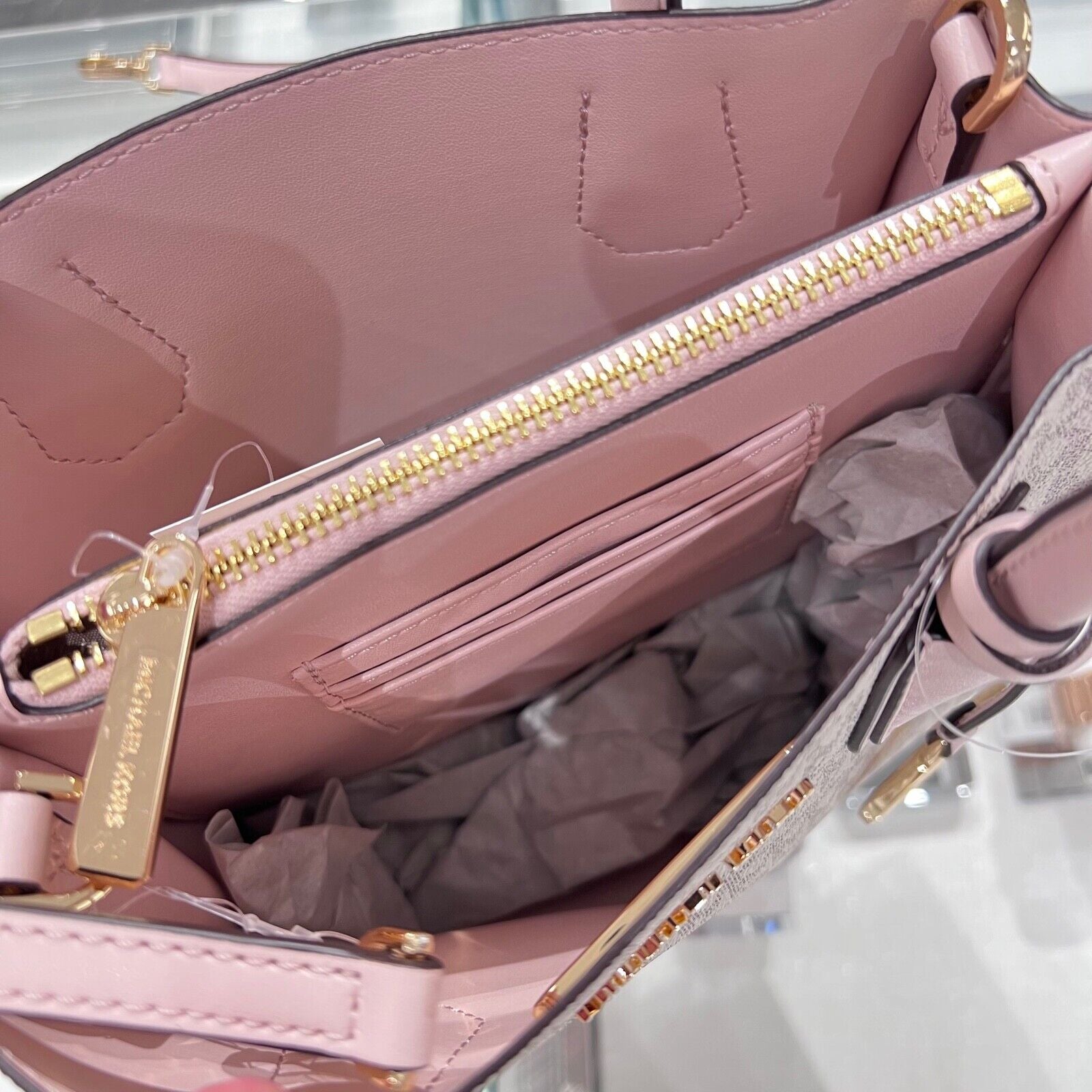 Elevate Your Style with the Michael Kors Mercer Medium Crossbody Bag in Elegant Vanilla Powder Blush