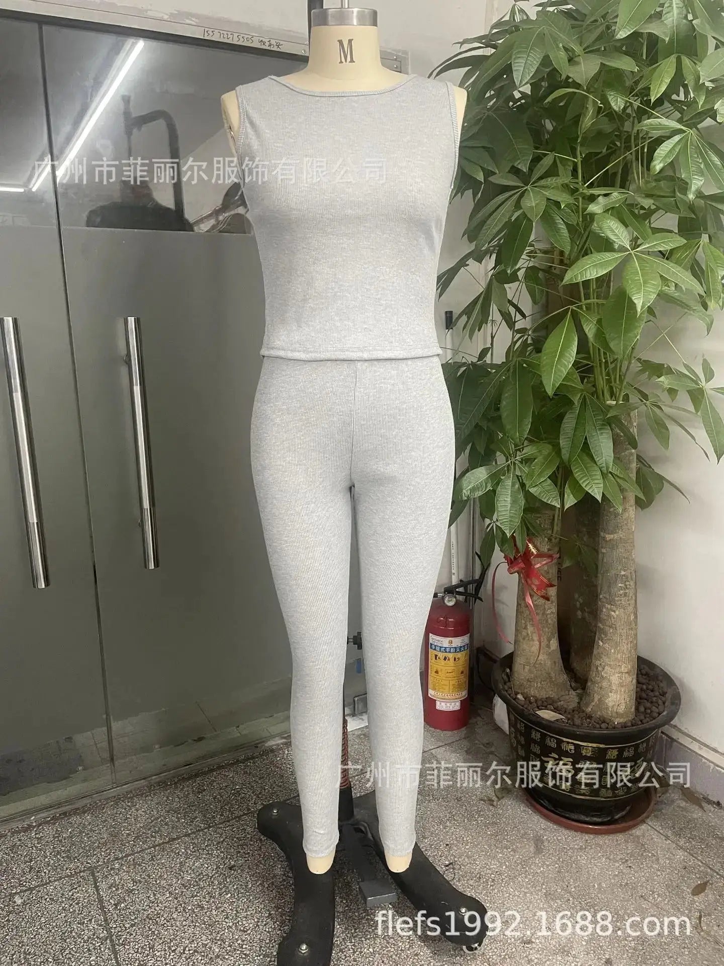 Stylish & Comfortable Women's Tracksuit Set for Gym, Workouts, Casual Wear | Lightweight Athleisure Two-Piece Outfit with Breathable Fabric